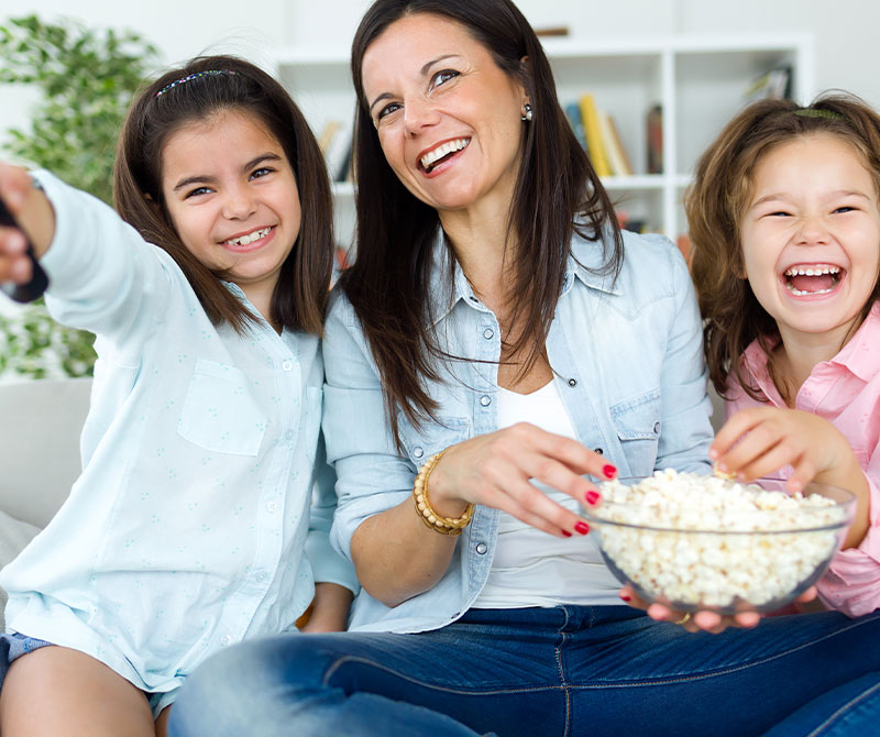 Un proyector dom&eacute;stico es un regalazo que traer&aacute; al hogar de tu madre noches de cine