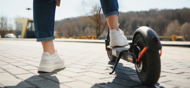 El patinete eléctrico, el transporte que está revolucionando la movilidad urbana de la década