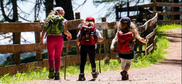 Las mejores rutas fáciles para hacer con niños en Cataluña este verano