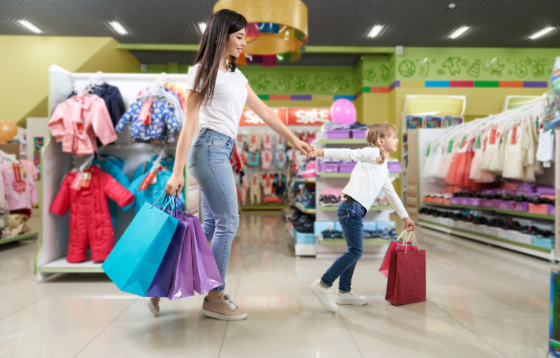 Moda primaveral: de compres buscant estils per a cada membre de la família